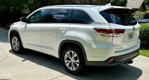 White 2015 Toyota Highlander XLE