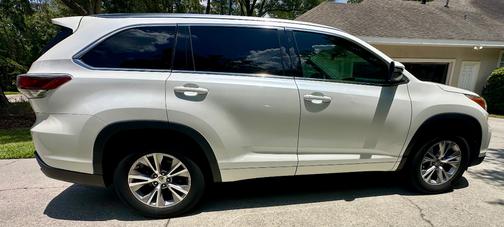 White 2015 Toyota Highlander XLE