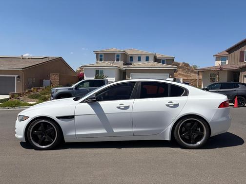 White 2017 Jaguar XE 25t