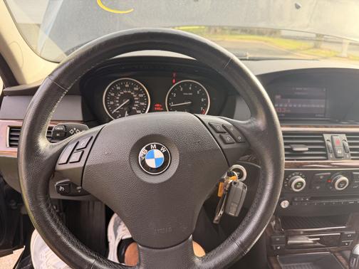 Black 2010 BMW 528 i xDrive