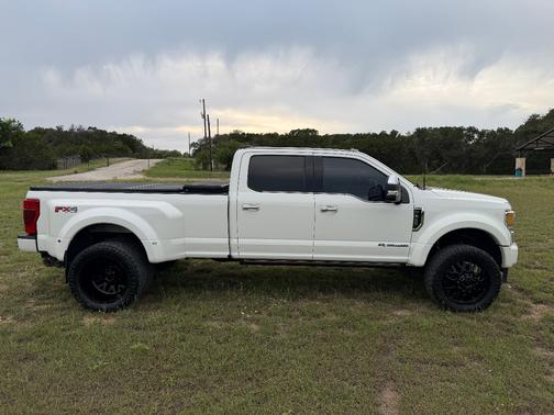 White 2022 Ford F-450 Platinum
