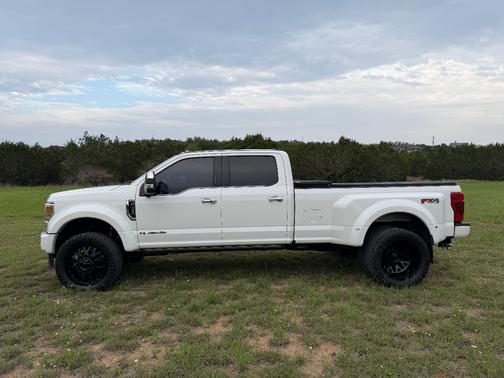 White 2022 Ford F-450 Platinum