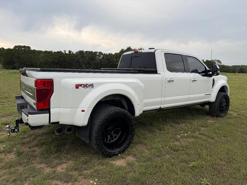 White 2022 Ford F-450 Platinum