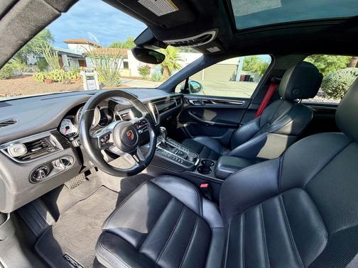 White 2017 Porsche Macan Macan Turbo