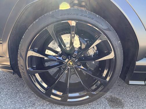 2024 Lamborghini Urus S