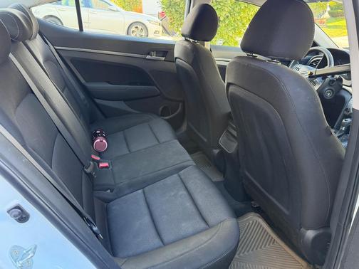 White 2018 Hyundai ELANTRA SEL