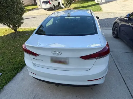 White 2018 Hyundai ELANTRA SEL