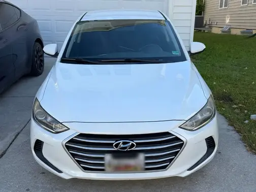 White 2018 Hyundai ELANTRA SEL