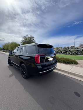 Black 2023 GMC Yukon SLT