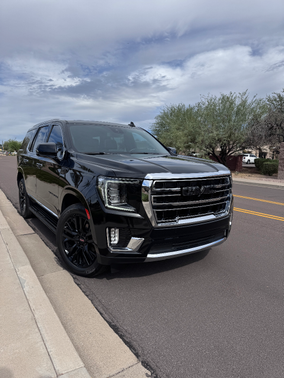 Black 2023 GMC Yukon SLT