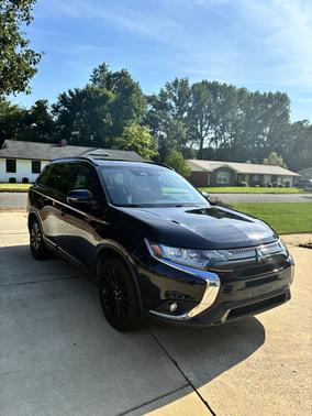 Black 2020 Mitsubishi Outlander SEL