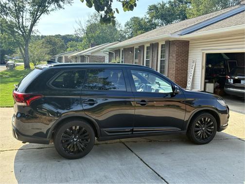 Black 2020 Mitsubishi Outlander SEL