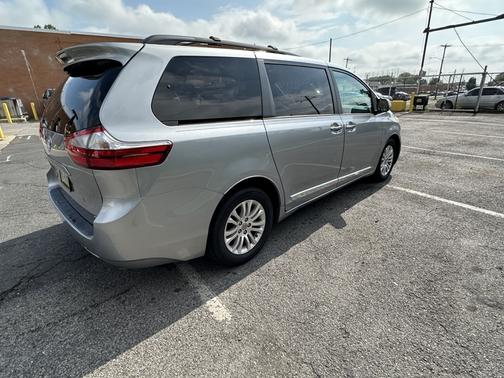 2017 Toyota Sienna XLE Premium