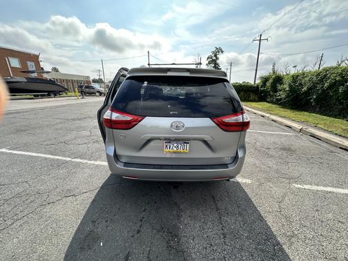 2017 Toyota Sienna XLE Premium