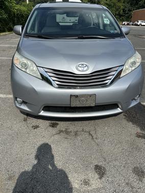 2017 Toyota Sienna XLE Premium