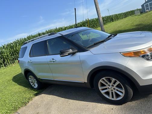 Silver 2014 Ford Explorer XLT