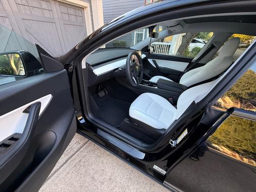 Black 2020 Tesla Model Y Long Range