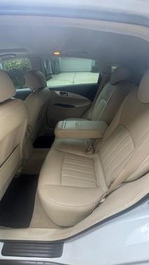 White 2017 INFINITI QX50 Base
