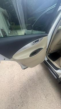 White 2017 INFINITI QX50 Base