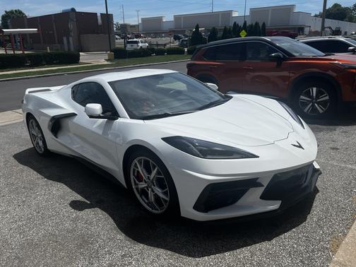White 2023 Chevrolet Corvette Stingray w/2LT