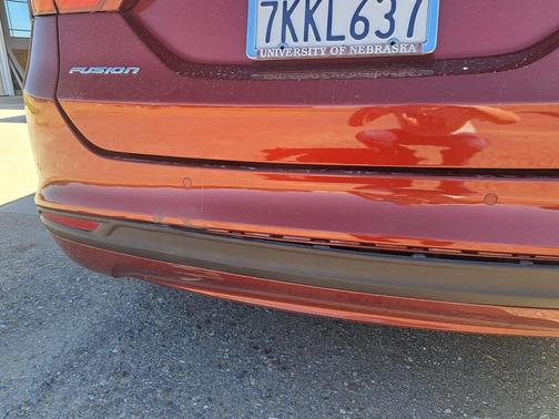 Red 2014 Ford Fusion SE