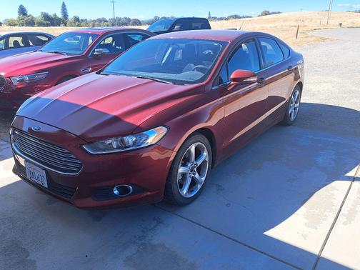 Red 2014 Ford Fusion SE