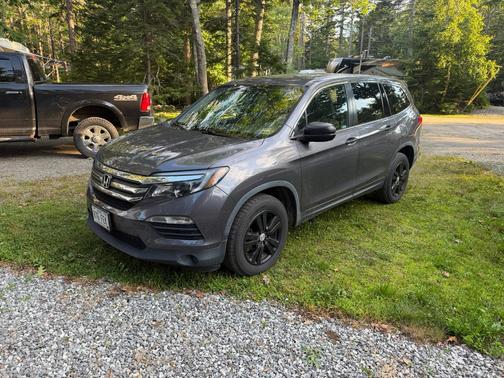 Gray 2017 Honda Pilot LX