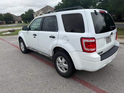 White 2009 Ford Escape XLT
