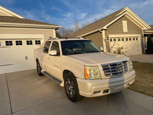 2004 Cadillac Escalade EXT Base