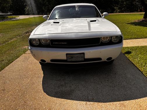 White 2013 Dodge Challenger SXT