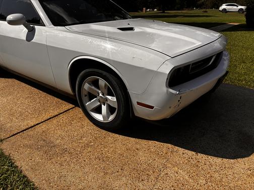 White 2013 Dodge Challenger SXT