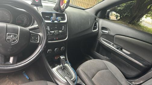 2012 Dodge Avenger SE
