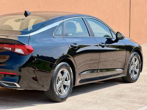 Black 2022 Kia K5 LXS