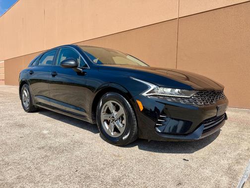 Black 2022 Kia K5 LXS