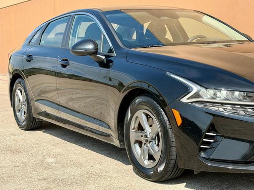 Black 2022 Kia K5 LXS