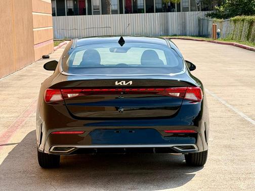 Black 2022 Kia K5 LXS