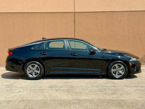 Black 2022 Kia K5 LXS