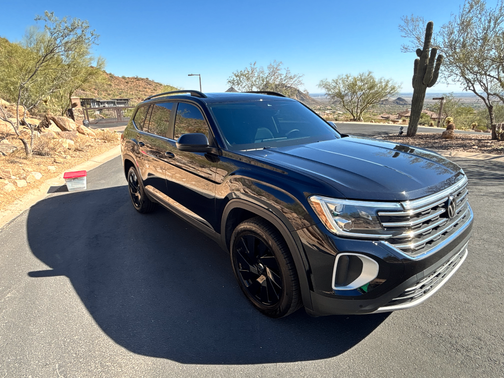 Black 2024 Volkswagen Atlas 2.0T SE w/Technology