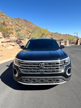 Black 2024 Volkswagen Atlas 2.0T SE w/Technology