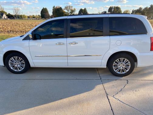 2015 Chrysler Town & Country Touring-L