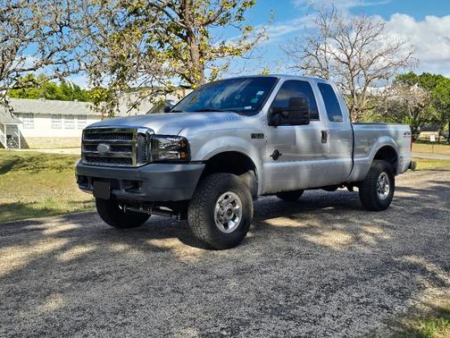 Silver 2000 Ford F-250 XLT SuperCab Super Duty