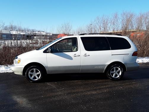1999 Toyota Sienna XLE