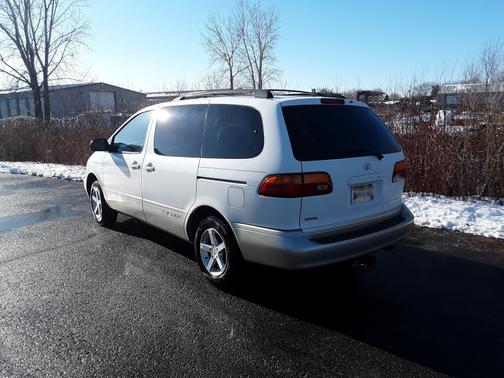1999 Toyota Sienna XLE