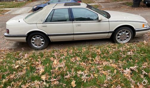 Photo 4 of 18 of 1997 Cadillac Seville SLS