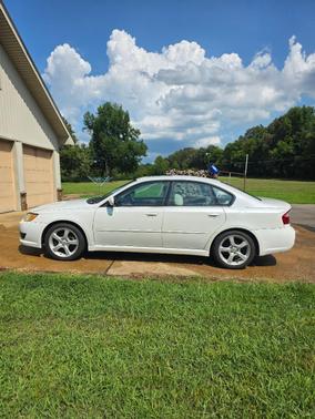 White 2009 Subaru Legacy 2.5 i Special Edition