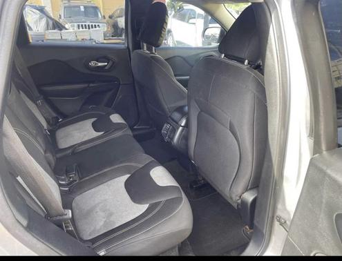 Silver 2014 Jeep Cherokee Sport