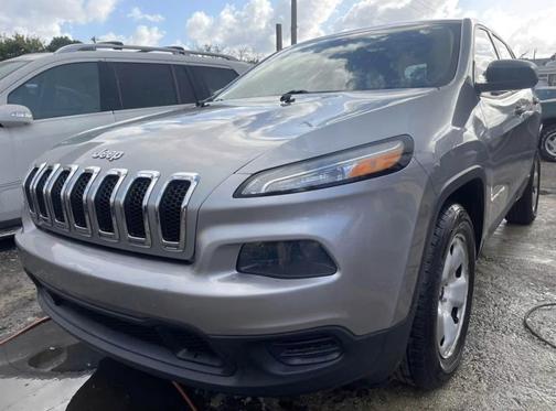 Silver 2014 Jeep Cherokee Sport