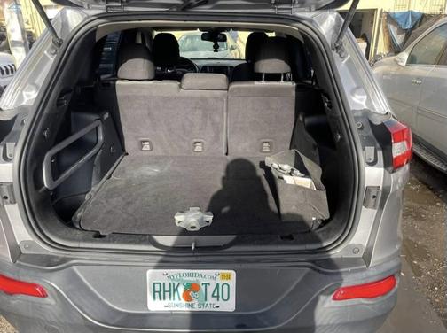 Silver 2014 Jeep Cherokee Sport