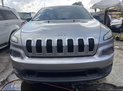 Silver 2014 Jeep Cherokee Sport