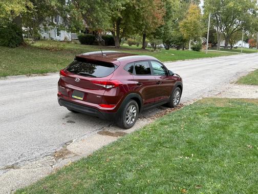 2016 Hyundai TUCSON SE
